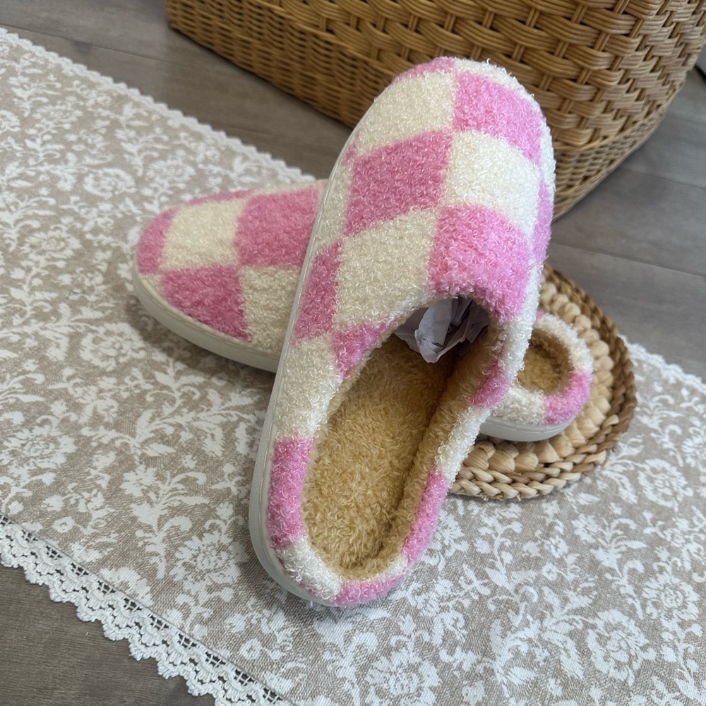 New Boutique Women’s Sherpa Checkered Slippers Slip Resistant Slip On Large 9-10 - Picture 11 of 16